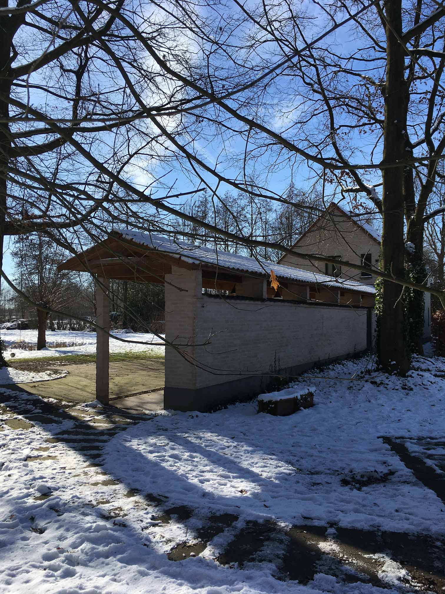 picture of a house in a snow landscape-(c)an vanderhoydonck&murmuur